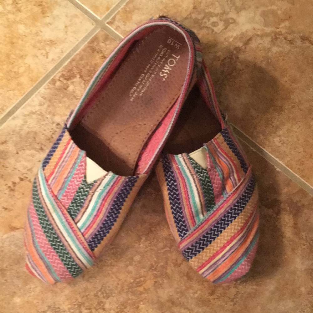 Toms Shoes